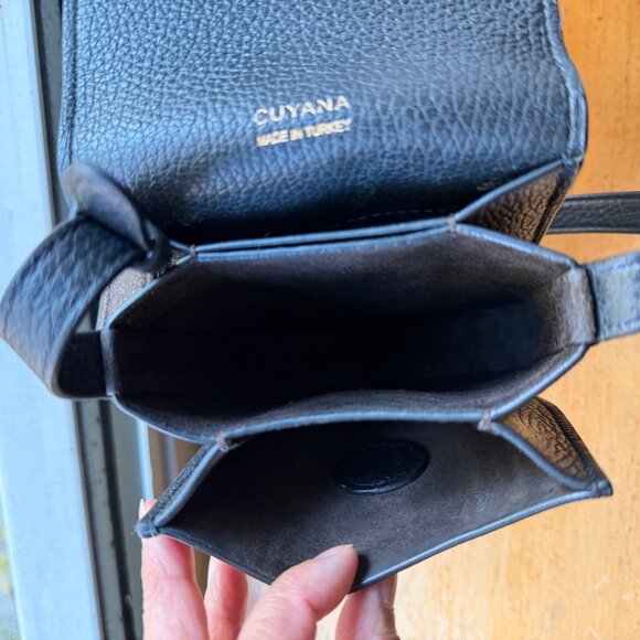 Cuyana Concertina Phone Bag Black Pebble Leather Crossbody - Picture 5 of 7